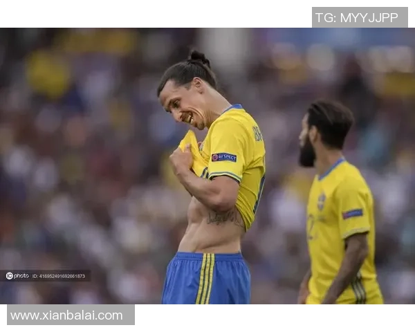 足球明星帅哥展现完美腹肌魅力瞬间尽显运动风采与健康生活方式